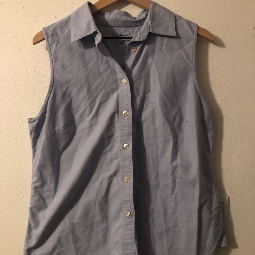 Llbean women’s medium button Down sleeveless blue